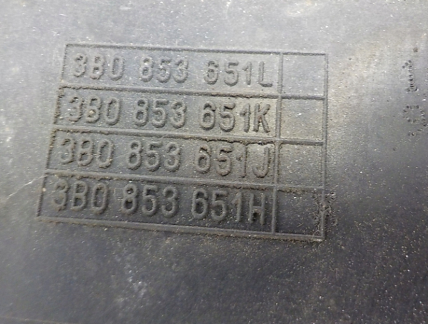 Maska /gril/ Vw Passat B5 3B0853651L - Image 2